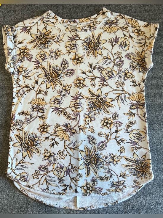 Cupio Tops - CUPIO Short Sleeve Women's Top Size Medium - Floral Pattern